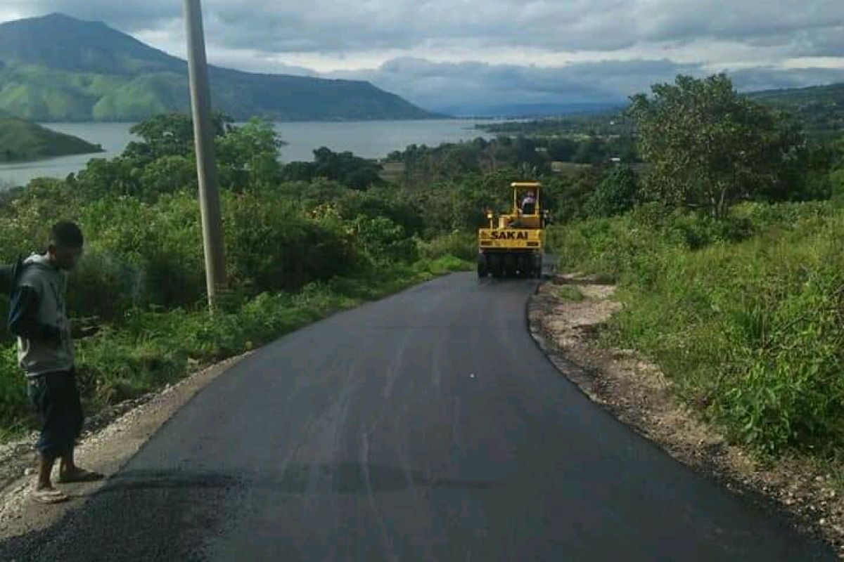 Akses jalan ke desa diperbaiki