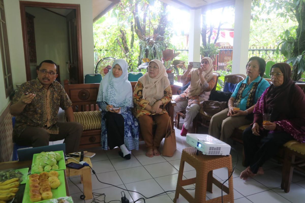 Gerakan Perempuan (GP) IPB kunjungi rumah kompos dosen IPB