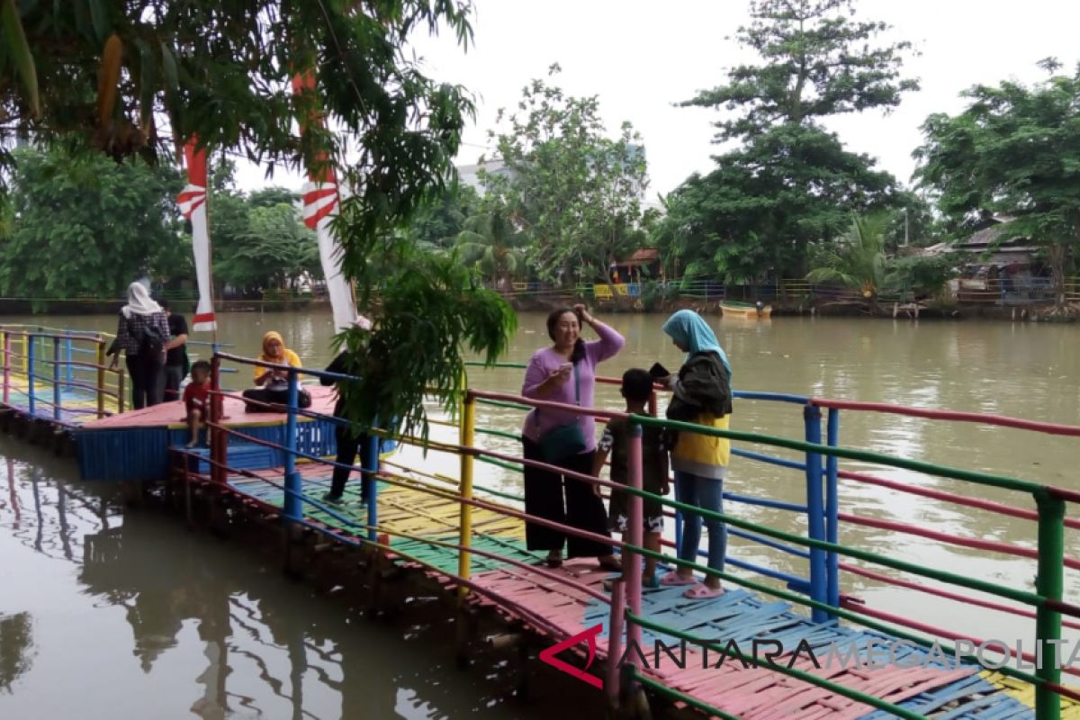 Wisatawan lokal mulai sambangi Hutan Bambu Bekasi