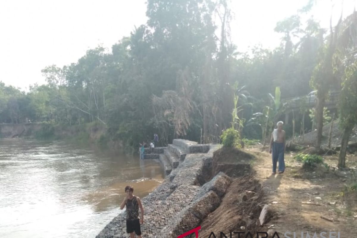 Kotak hitam dan mimpi besar Sertu Hendra