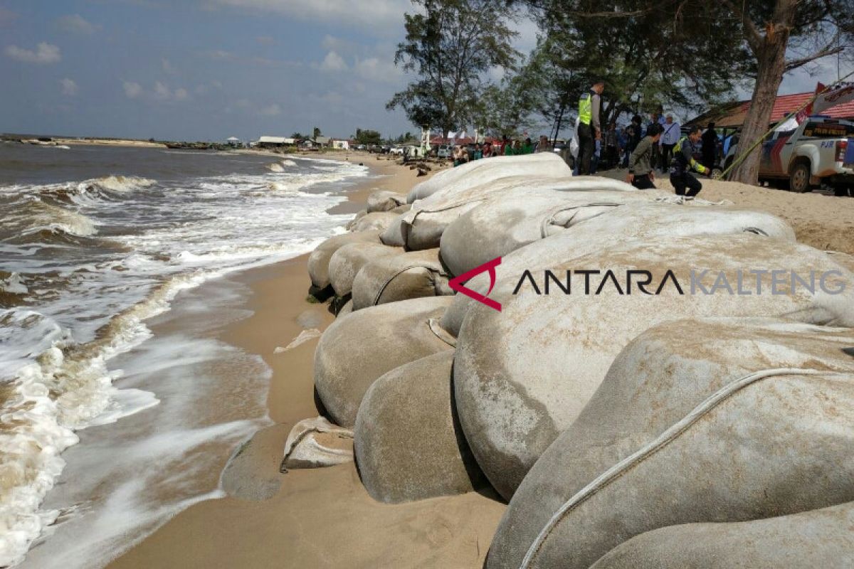 Pantai Ujung Pandaran harus segera diamankan dengan tanggul permanen