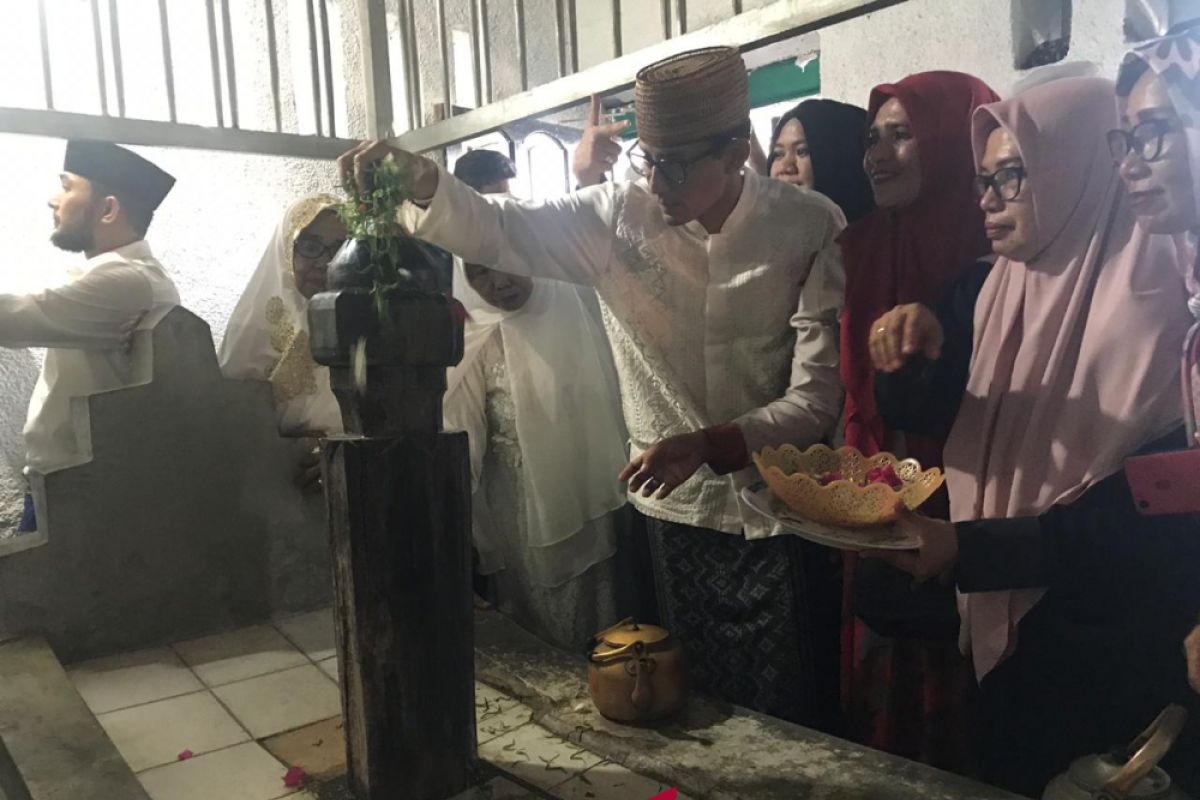 Sandiaga ziarah ke Makam Imam Lapeo