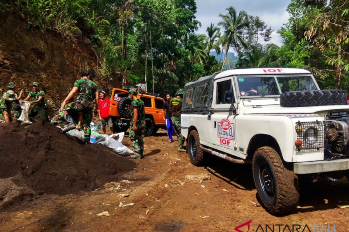 Komunitas IOF Bali bantu TMMD Kodim Karangasem