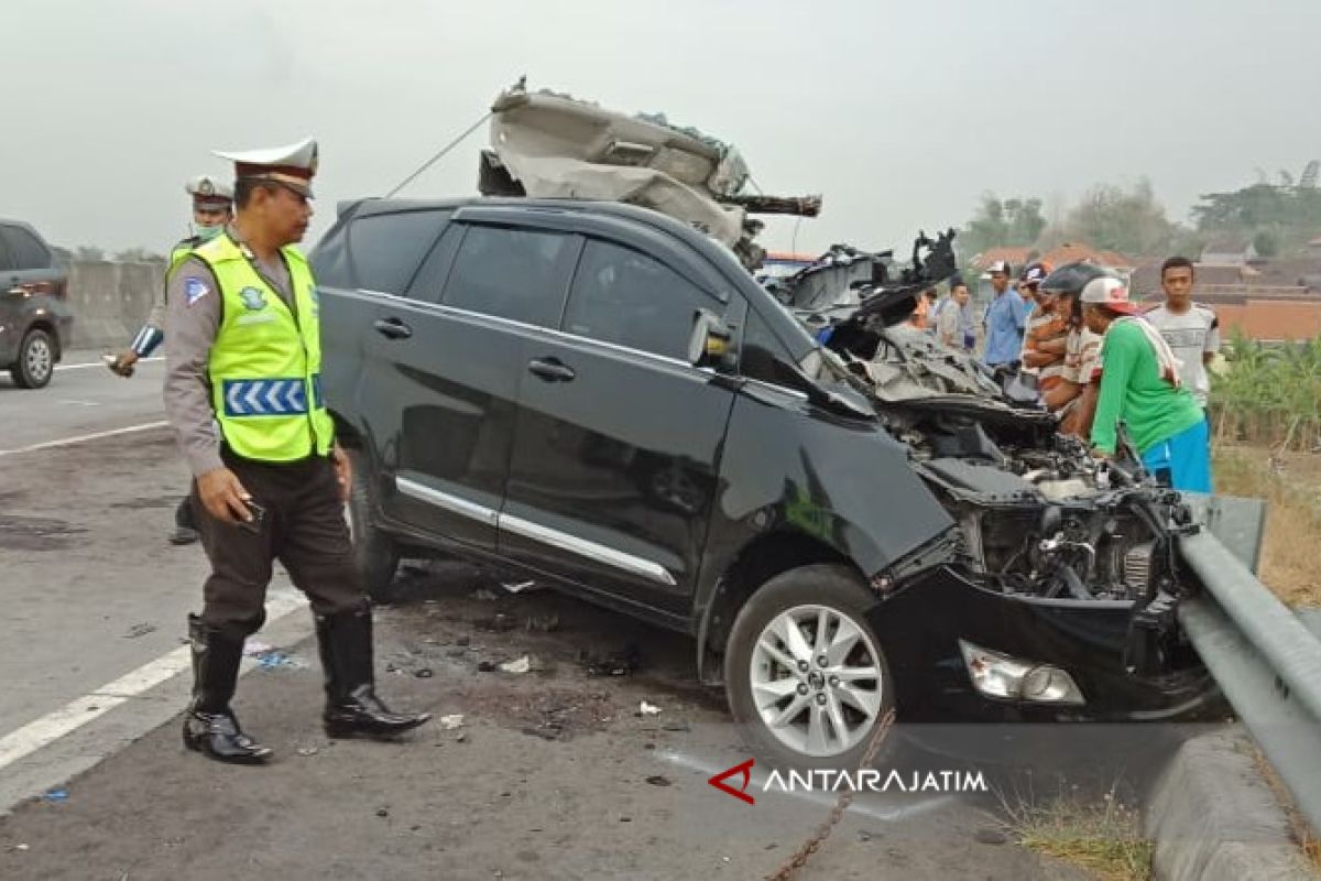 Kecelakaan di Tol Gresik akibat Sopir Ngantuk