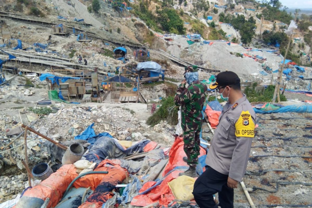 Polisi ciduk enam penambang ilegal gunung Botak