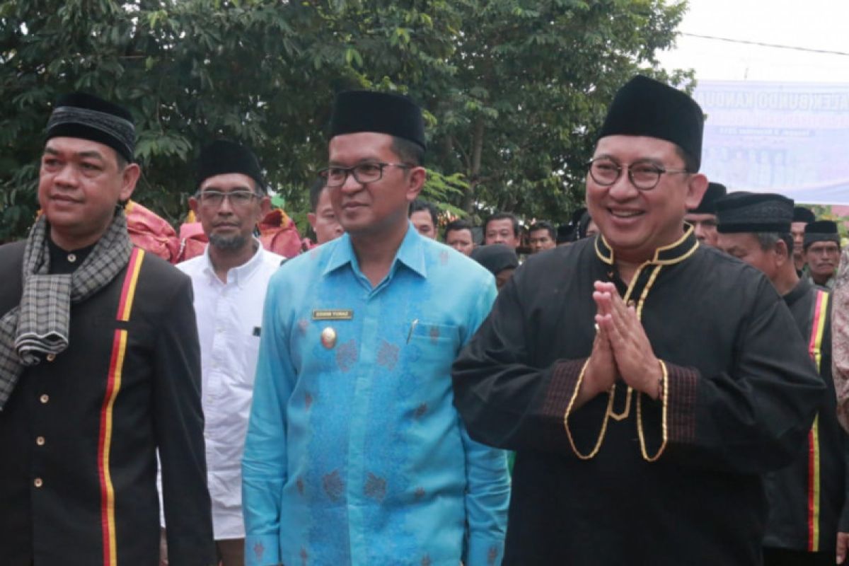 Nurkhalis Dt Bijo Dirajo dilantik sebagai Ketua KAN Lubuk Batingkok