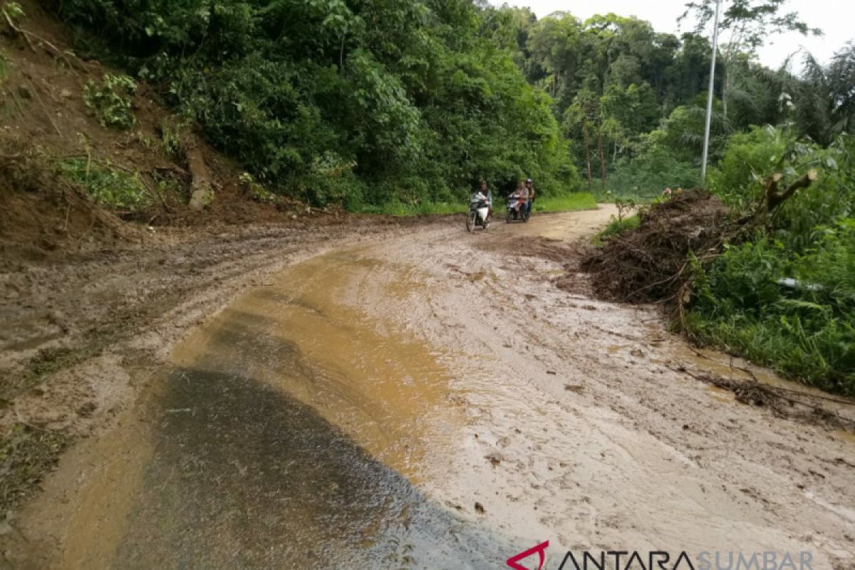 Banjir Pasaman Barat berangsur surut