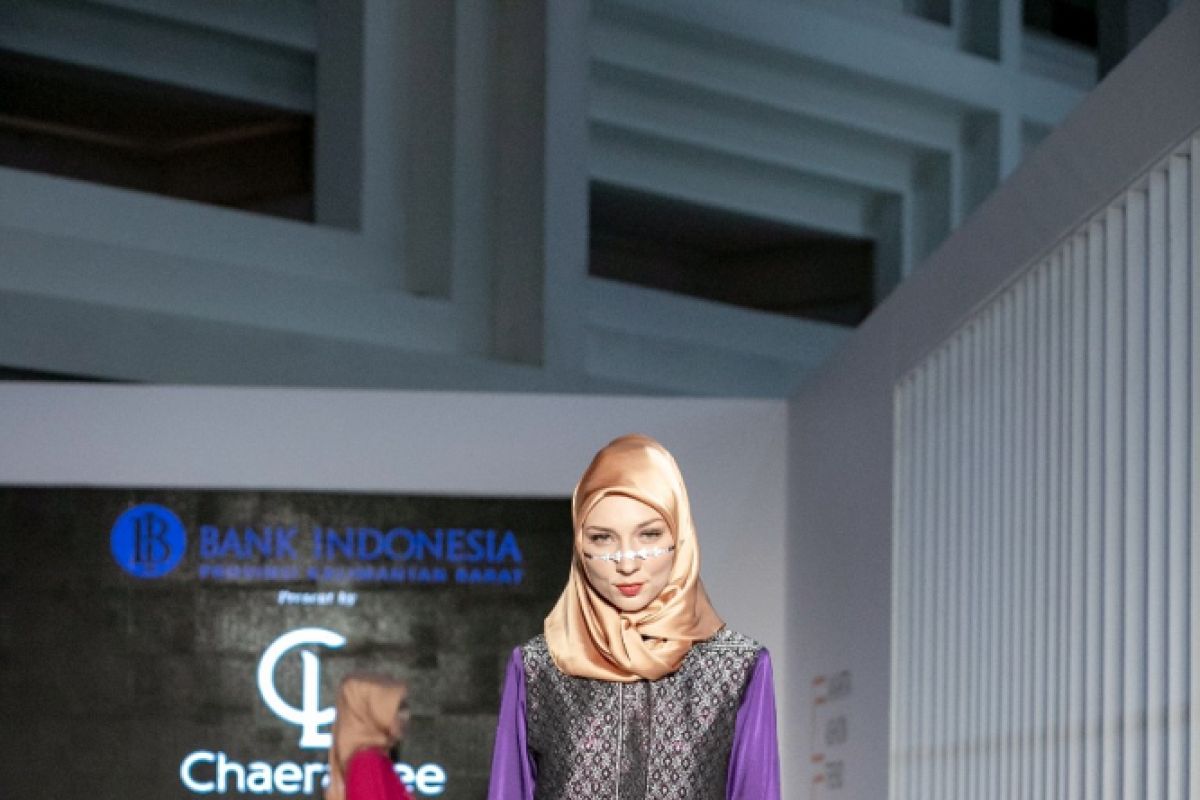 Tenun Sambas tampil di Jakarta Fashion Trend 2019