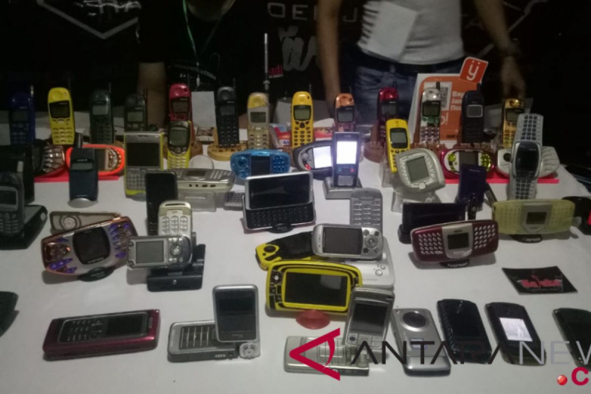 Tidak hanya musik, 90's festival hadirkan komunitas hape jadul