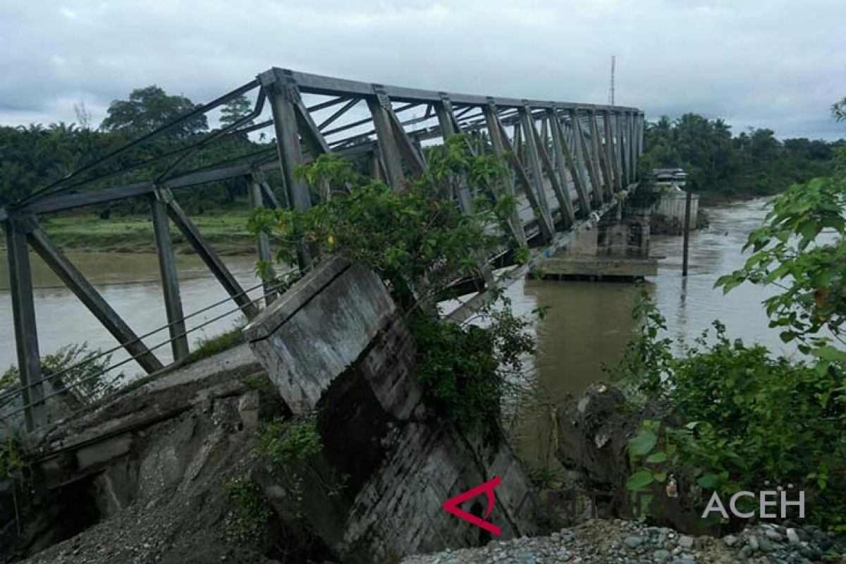 Pemkab Aceh Barat segera perbaiki jembatan rubuh