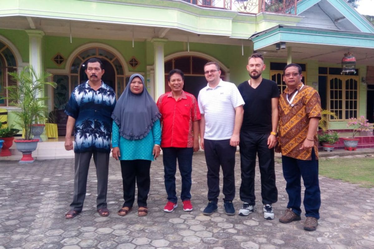 Jurnalis Polandia Nilai Positif Praktek dan Dampak Kelapa Sawit