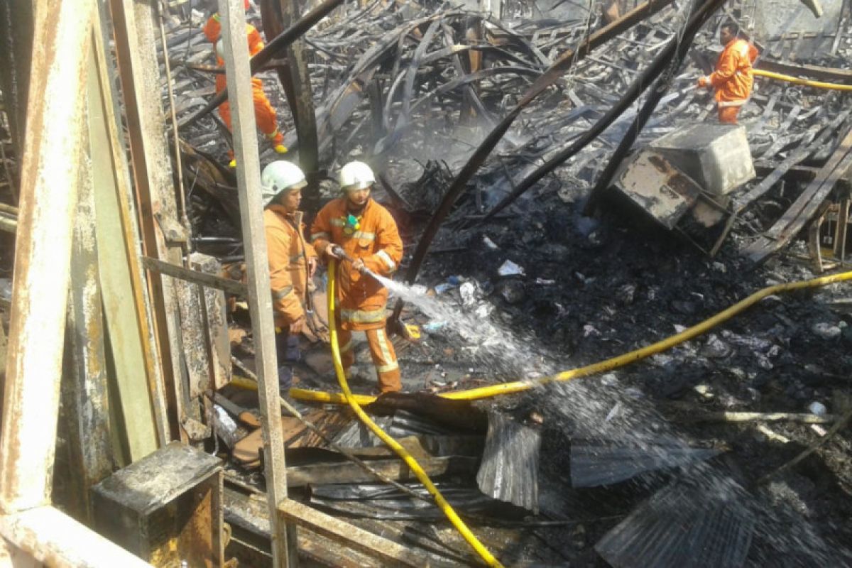 Kebakaran pabrik mebel di Jakarta Utara masih bisa berlanjut
