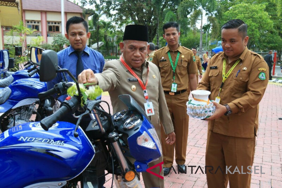 Bank Kalsel Beri Empat Motor Pengangkut Sampah