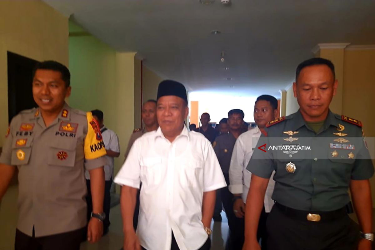 Bupati Lamongan Jenguk Bripka AA di RS Bhayangkara