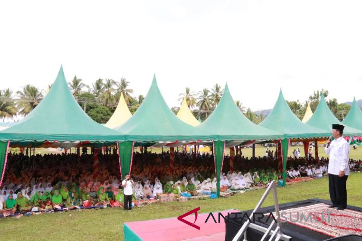 Bupati Tapsel ajak ribuan jamaah perkokoh ukhuwah islamiyah