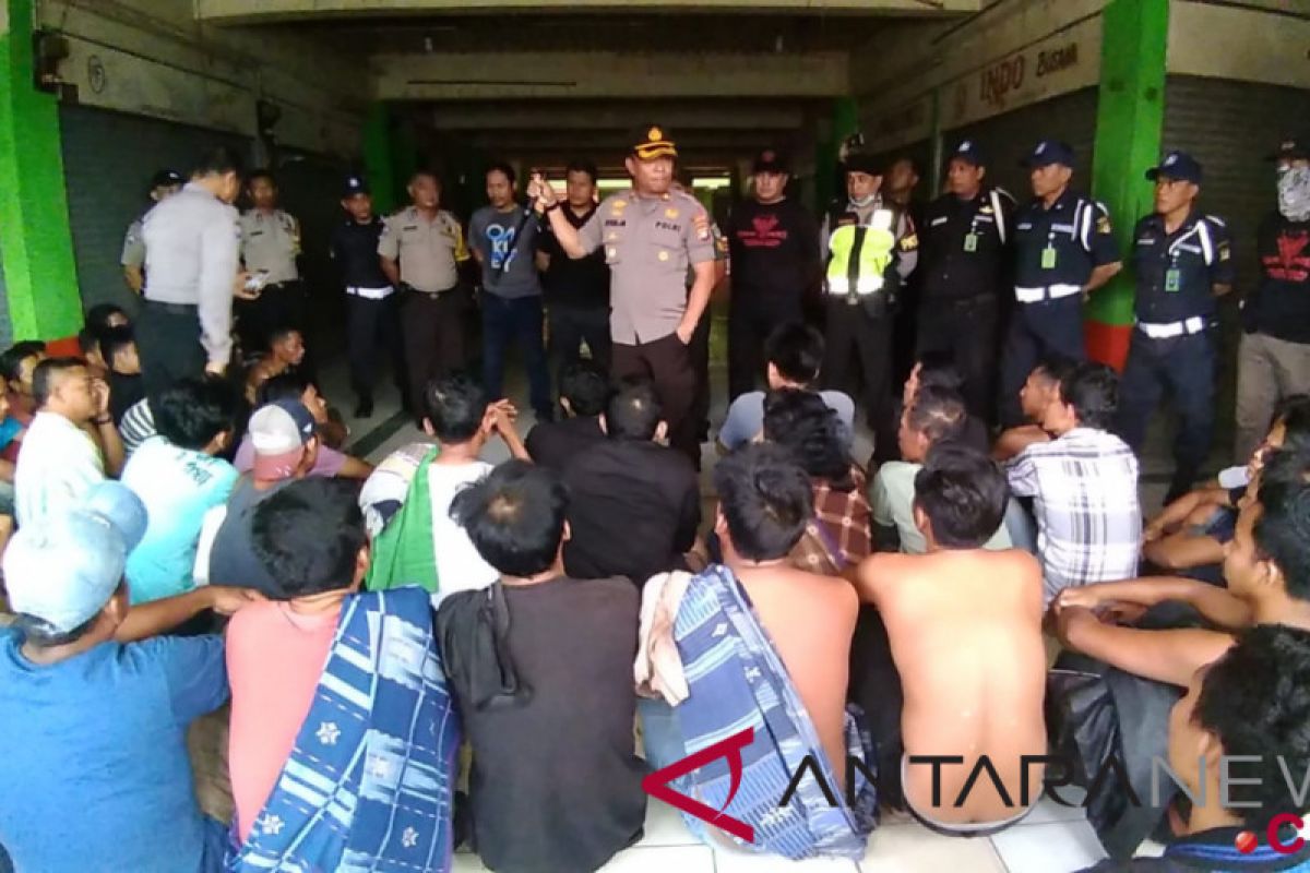 Polisi tetapkan  dua tersangka tawuran pelajar Kembangan