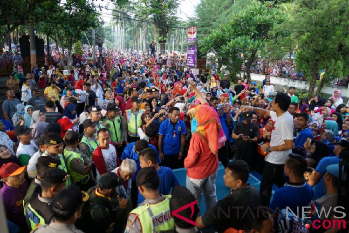 Sandiaga Uno senam bersama warga Lumajang