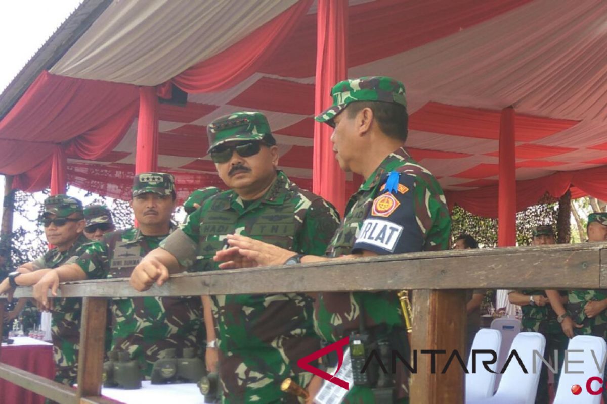Panglima TNI tinjau latihan tempur di Situbondo