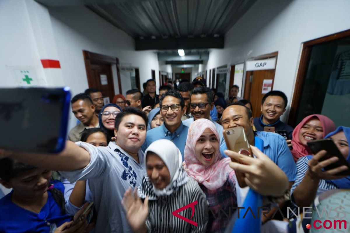 Kedatangan Sandiaga disambut ribuan pekerja garmen di Sukabumi