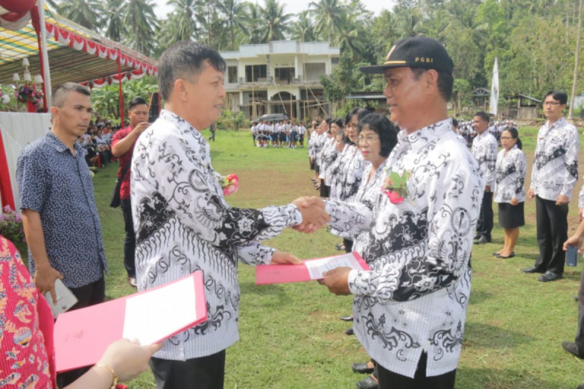 Wabup harapkan guru melahirkan generasi cerdas