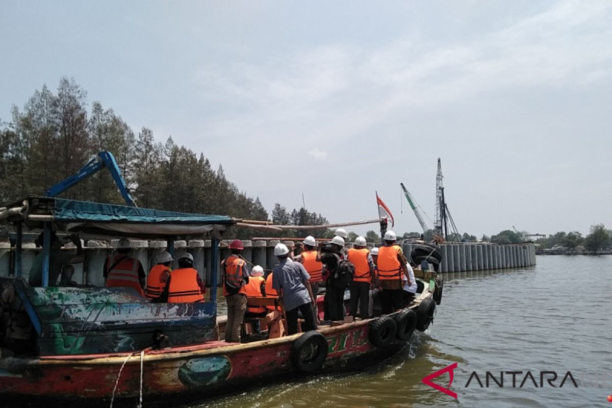 Tanggul laut pencegah banjir rob DKI selesai pertengahan Desember