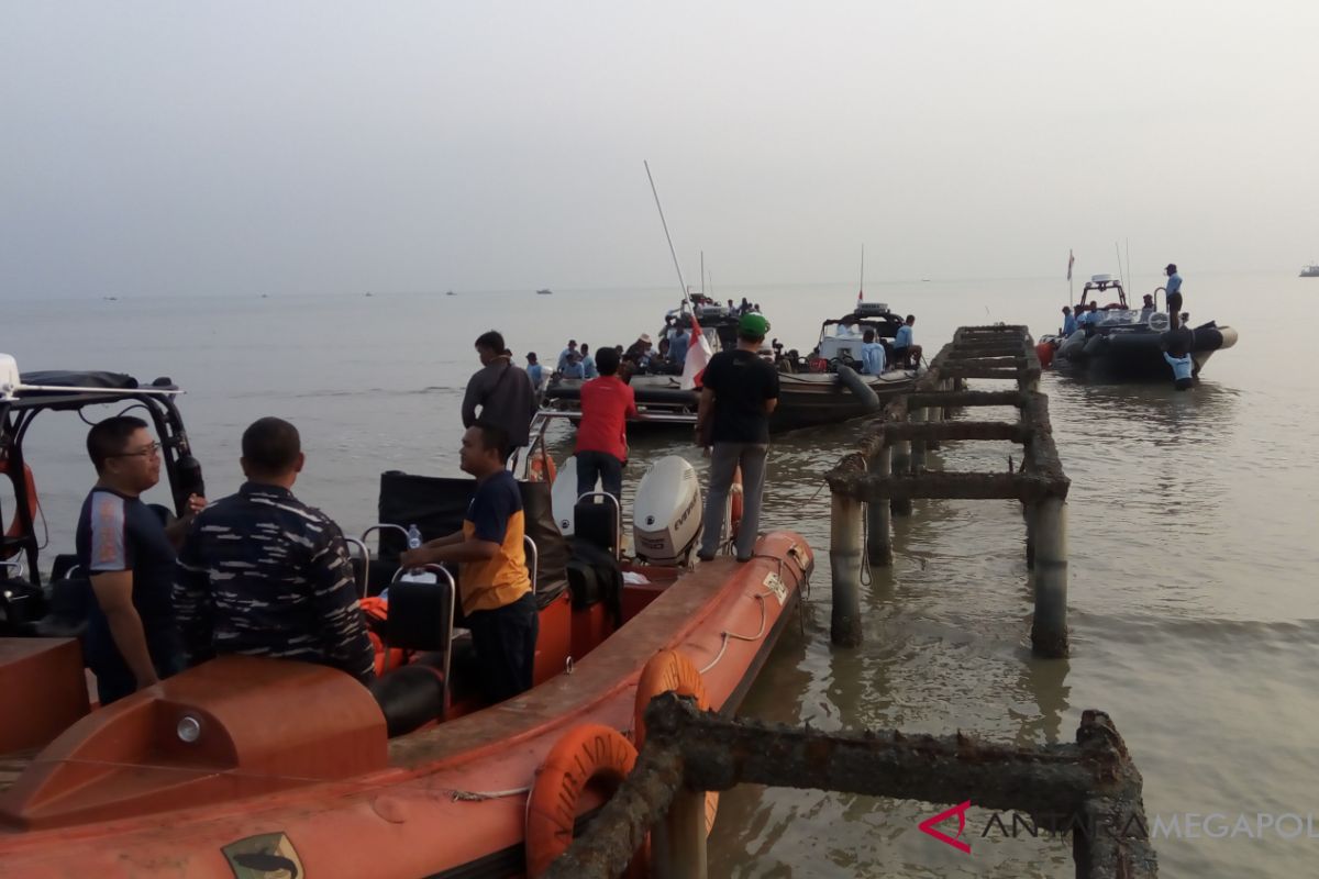 Penyelam hadapi kencangnya arus bawah laut Karawang