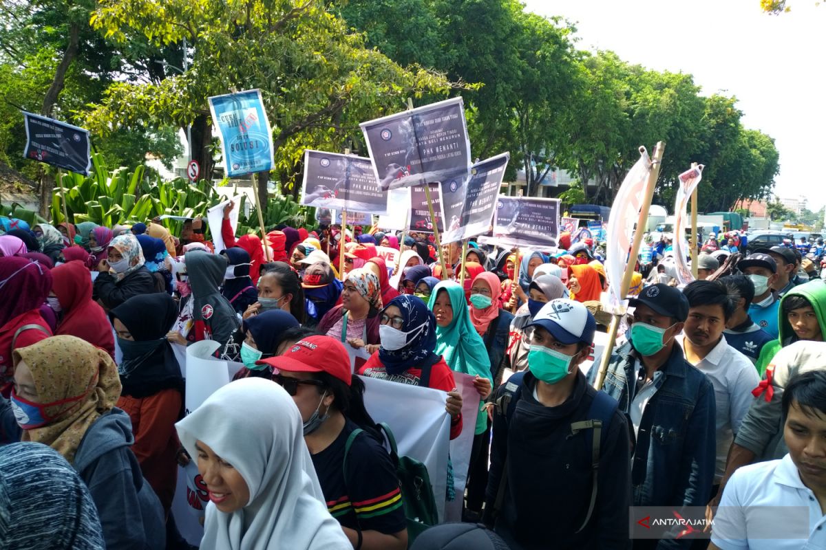 Kenaikan Batasan SKT Rugikan Pabrikan Rokok Kecil