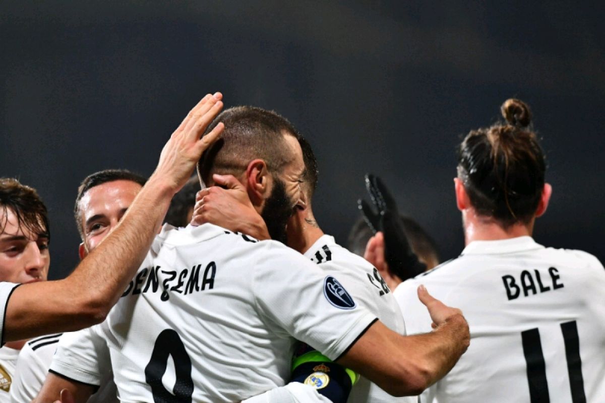 Dua gol Benzema bawa Madrid ke puncak klasemen