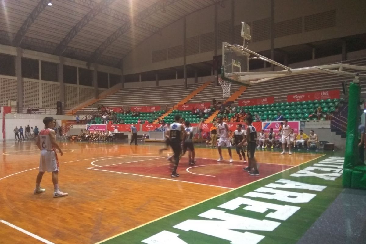 Hujan deras ganggu pertandingan basket Popwil Solo