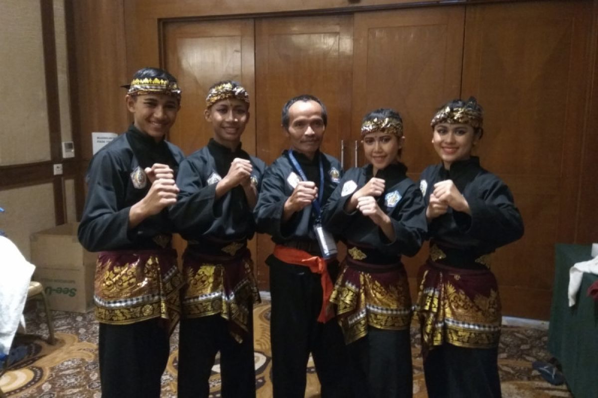 Bali juara umum silat seni di Popwil III Solo