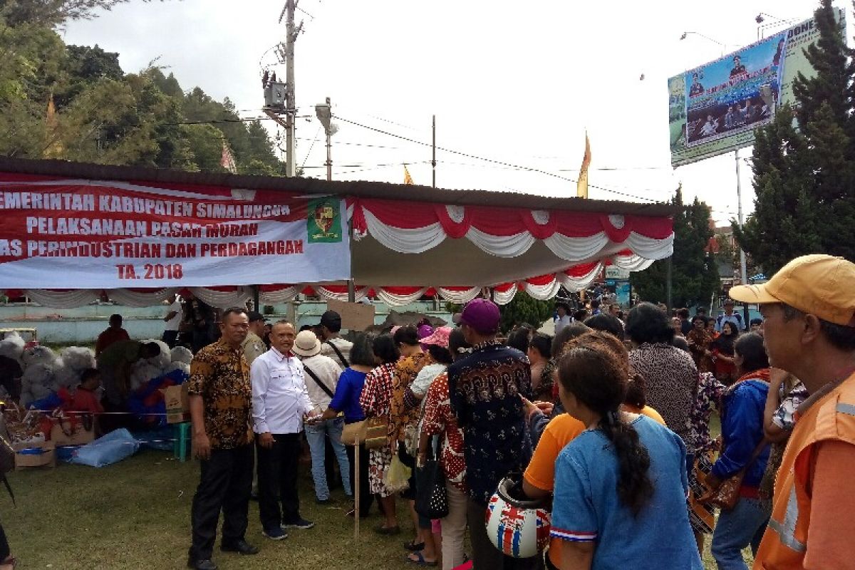 Perindag Simalungun pasar murah di Parapat