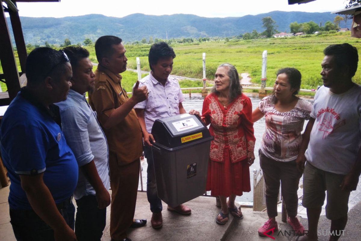 GenPi sumbangkan tong sampah dukung kebersihan obyek wisata