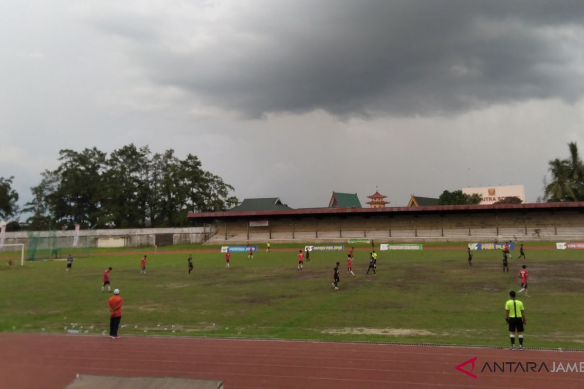 Batanghari melaju ke babak semifinal Sepakbola Porprov