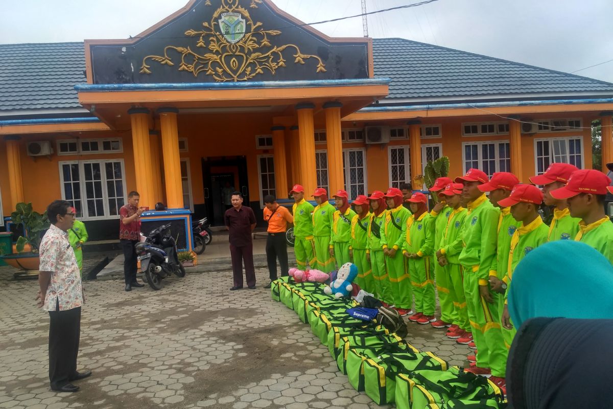 Sekda Batanghari lepas atlet arung jeram Porprov