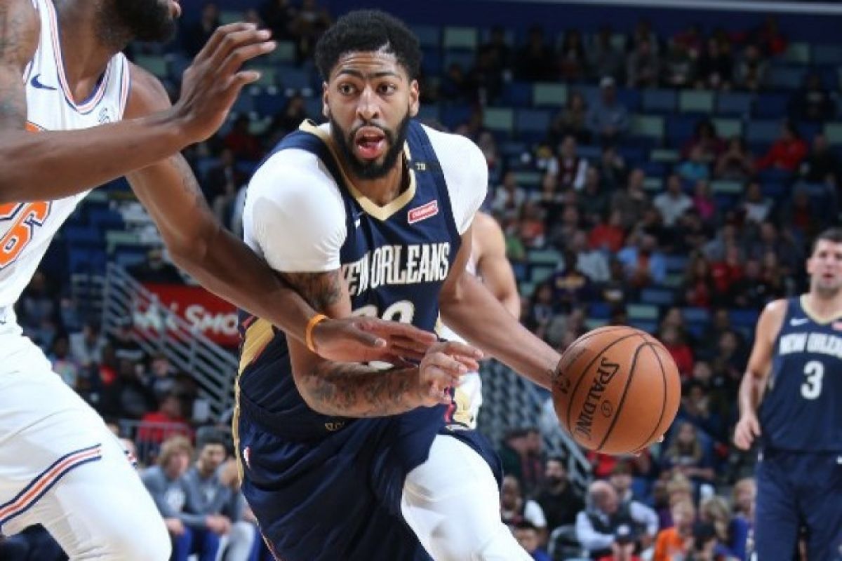 Anthony Davis ajukan permintaan tukar dari Pelicans