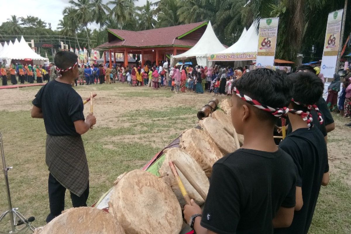 Gordang sambilan meriahkan pembukaan Pameran Pembangunan