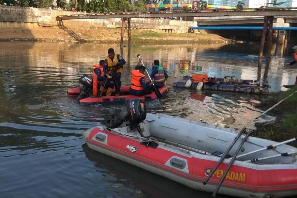 Bocah laki-laki dilaporkan tenggelam di Kanal Banjir Barat