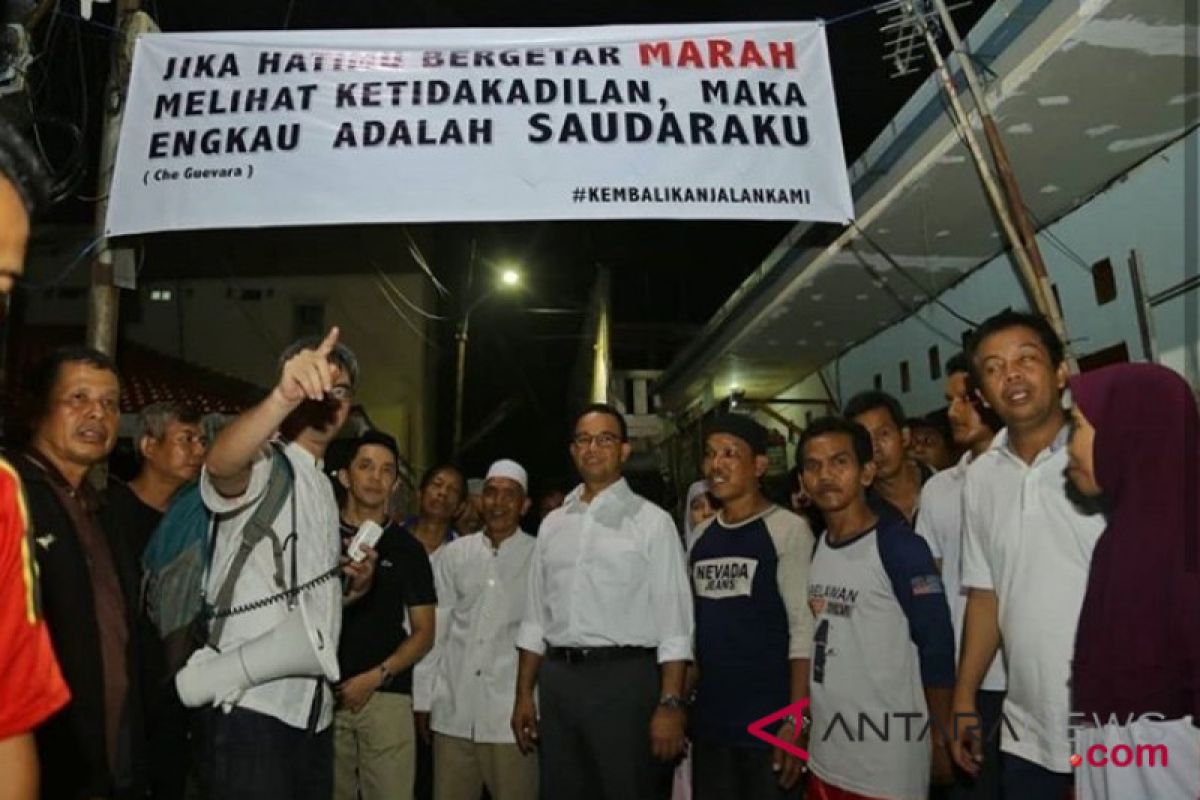 Anies datangi kampung warga yang demo di Balaikota