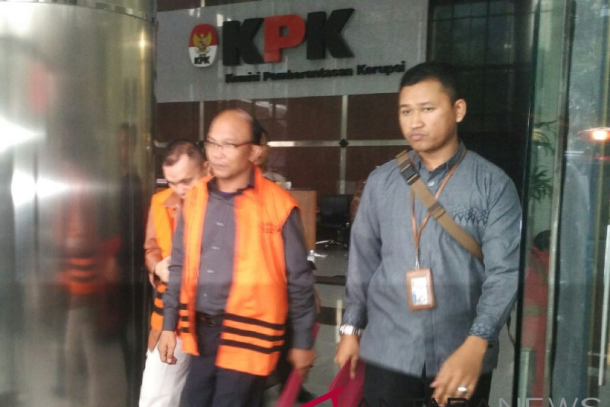 Dua tersangka suap DPRD Sumut ditahan