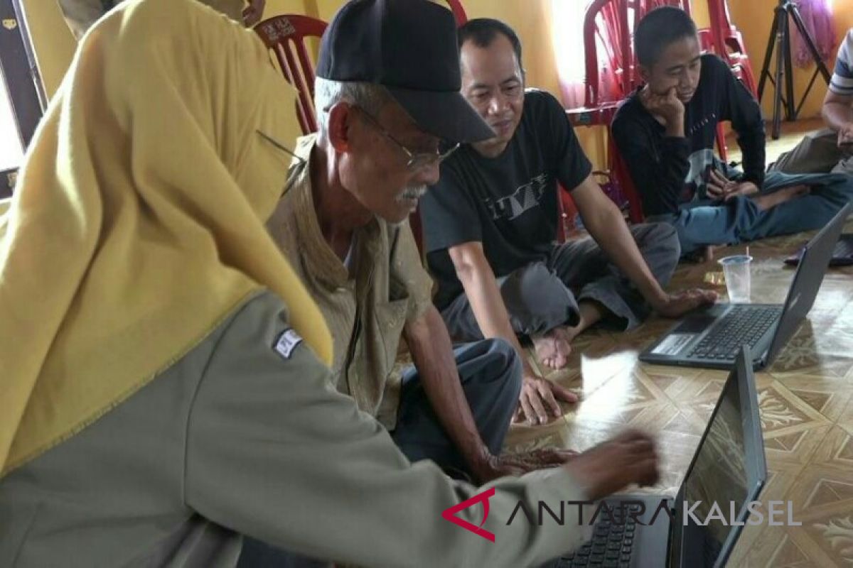 Nelayan Babirik tertarik belajar komputer