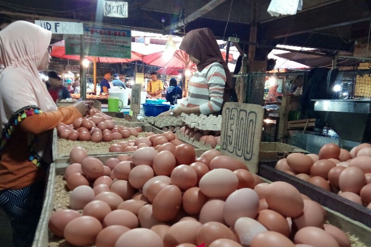 Harga telur dan ayam naik