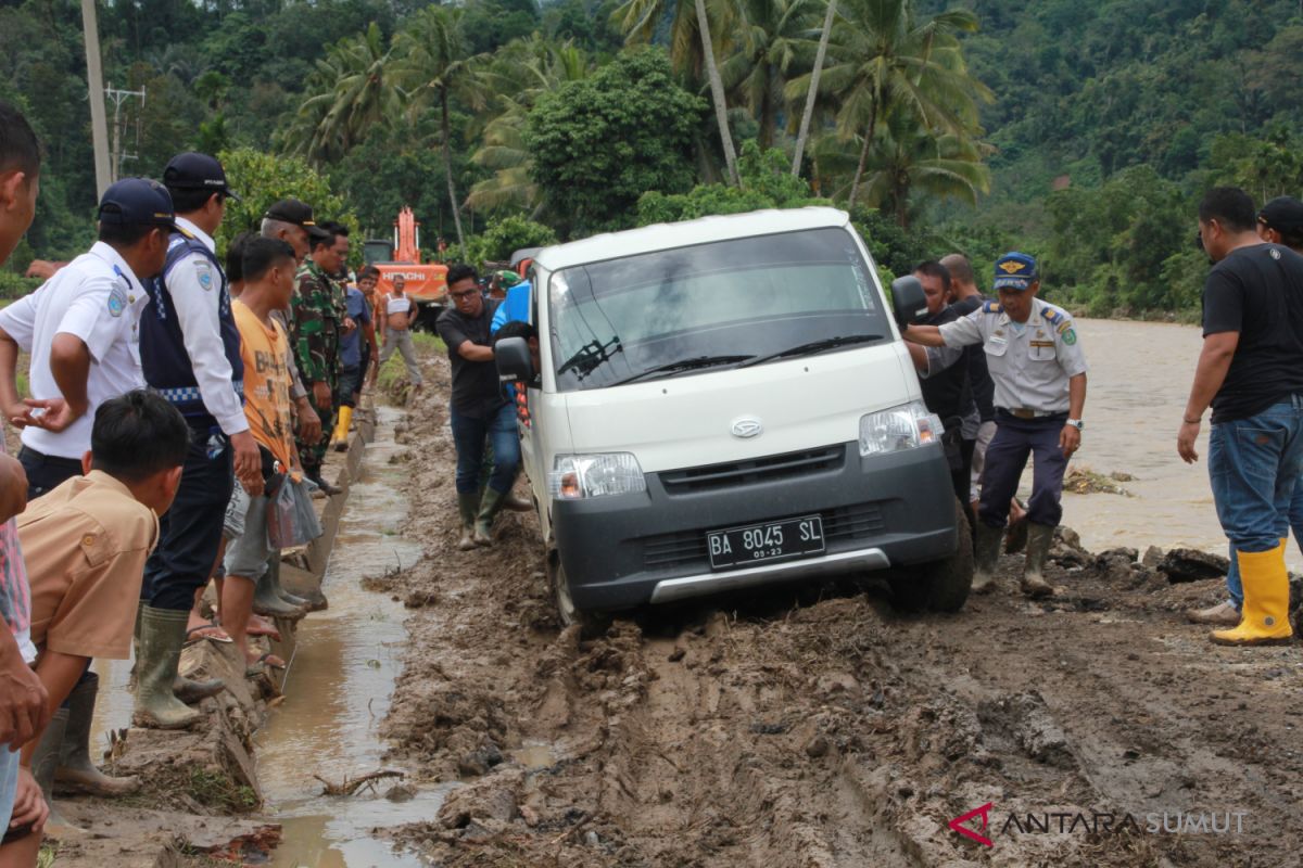 Jalan nasional yang terputus sudah bisa dilewati