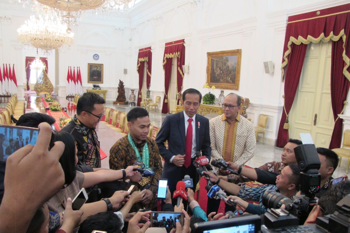 Presiden Jokowi terima atlet angkat besi Eko Yuli