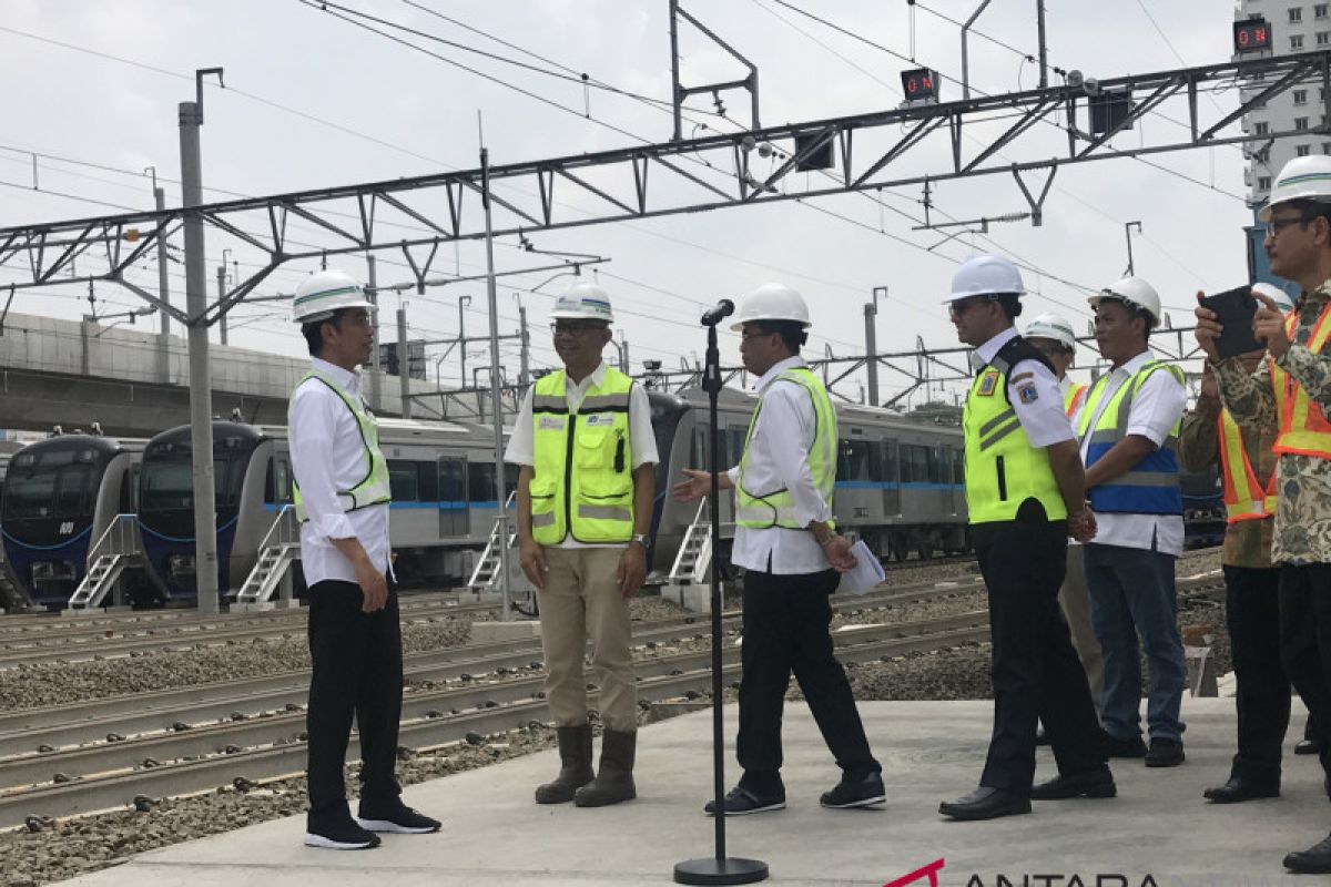 Presiden pastikan MRT Jakarta beroperasi Maret 2019