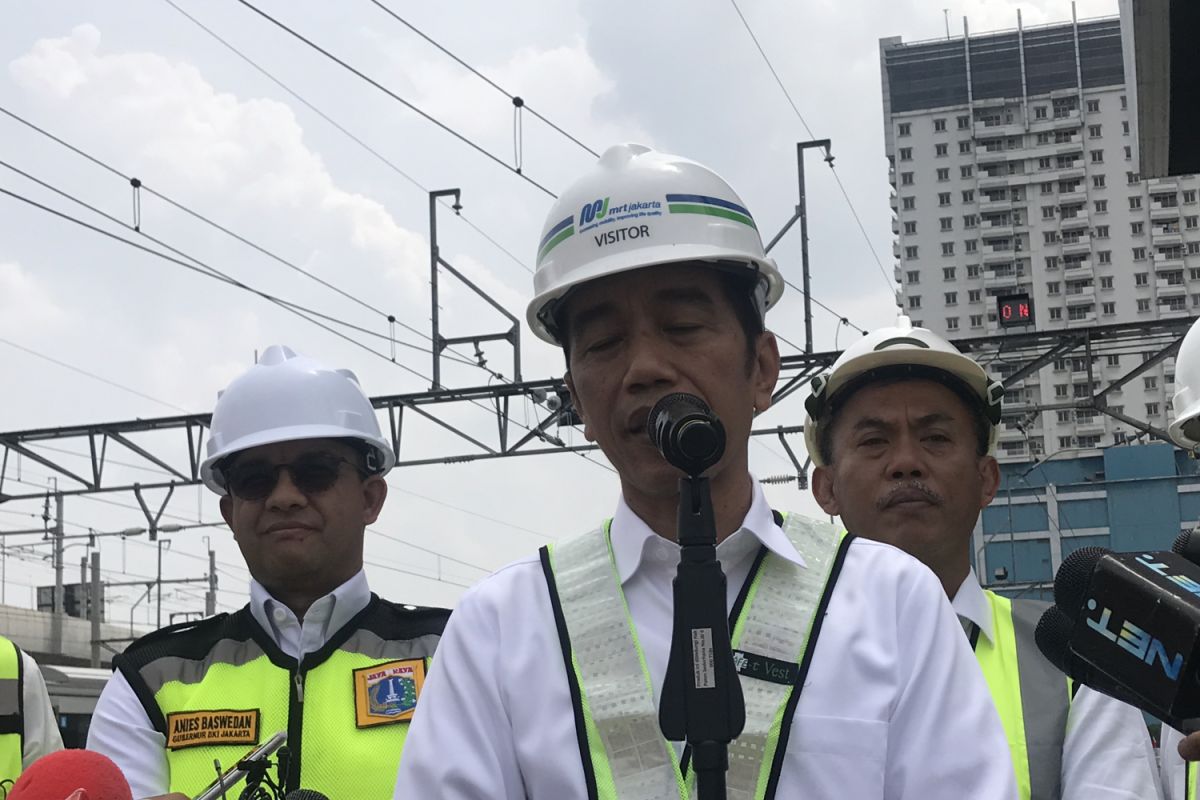 Jokowi: Alhamdulillah Yusril Bersedia Jadi Pengacaranya