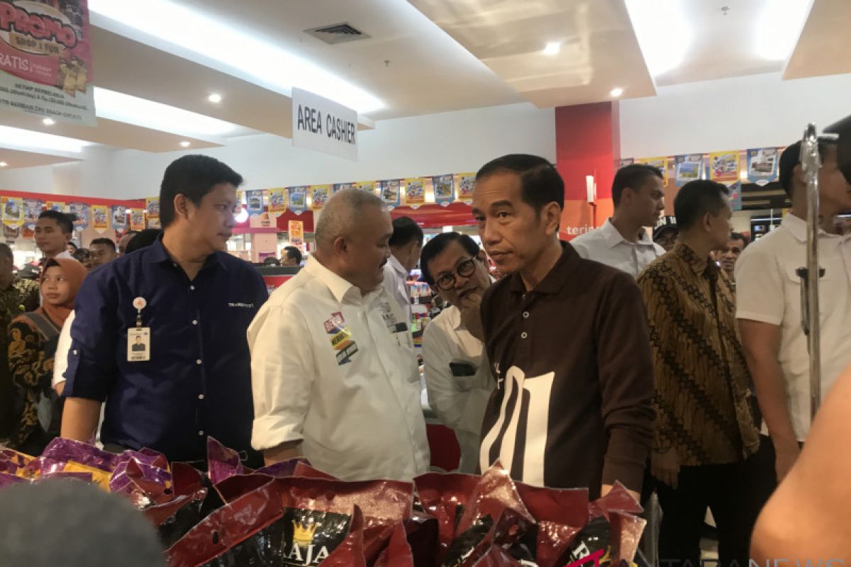 Pengunjung TransMart Palembang dikejutkan Jokowi