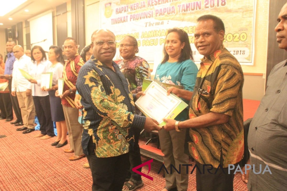 13 kabupaten di Papua terima penghargaan imunisasi MRP