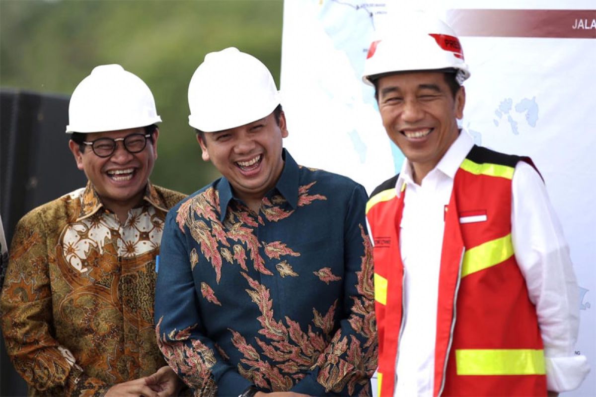 Presiden Jokowi-Gubernur Ridho Tinjau Jalan Tol Ruas Bakauheni-Terbanggi