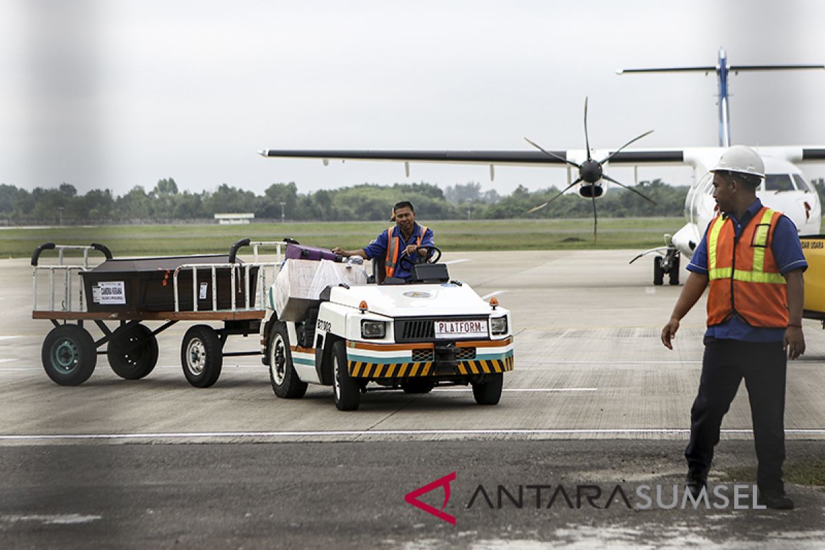 Keluarga JT 620 jatuh pingsan hampiri jenazah