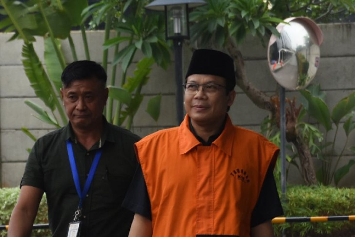 KPK perpanjang penahanan Taufik Kurniawan